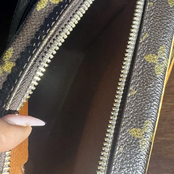 Vintage Louis Vuitton Amazone In Excellent Condition With Certificate Of Auth. - Picture 10 of 10